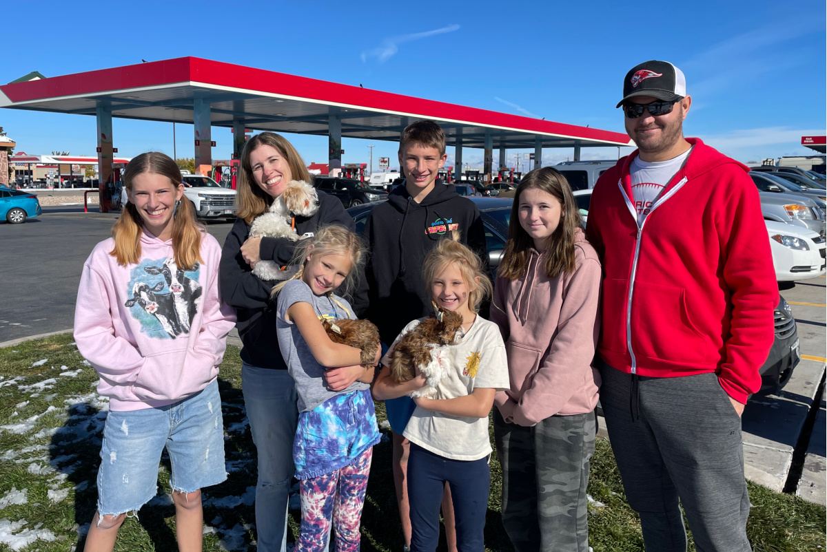 Wallin Family with their puppy
